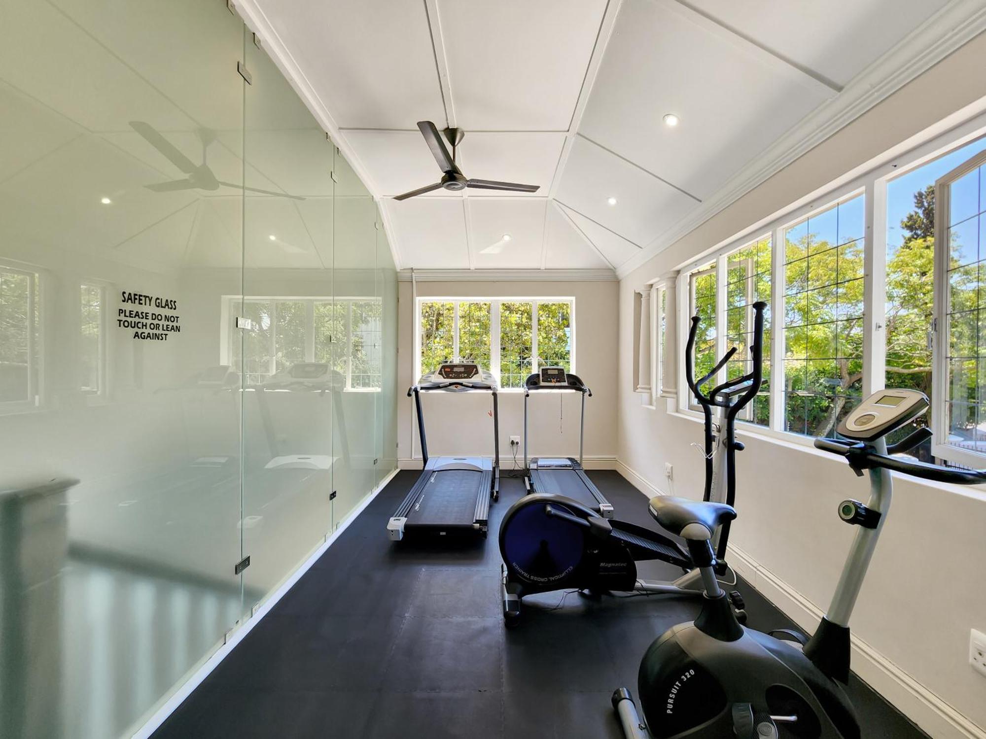 Roodenburg House Guest house 4*